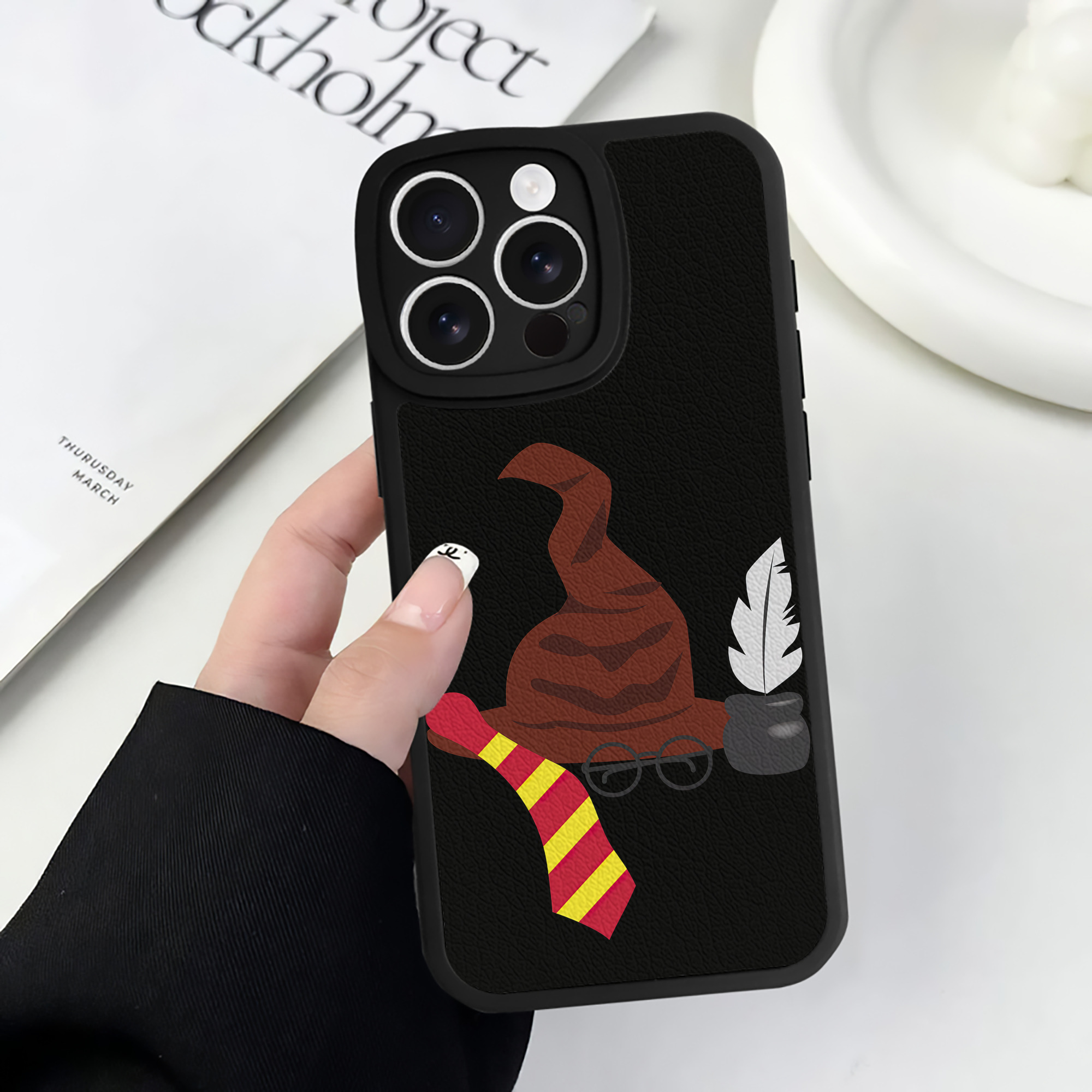 （画像用） Harry Potter ハリー・ポッターシリーズ 【iPhone 16シリーズ対応】シリコンスマホケース（レザー調） 材質：シリコン